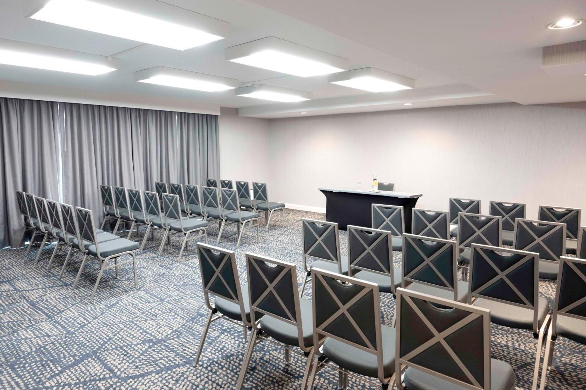 Doubletree By Hilton Hotel And Conference Center Chicago North Shore Skokie Εξωτερικό φωτογραφία