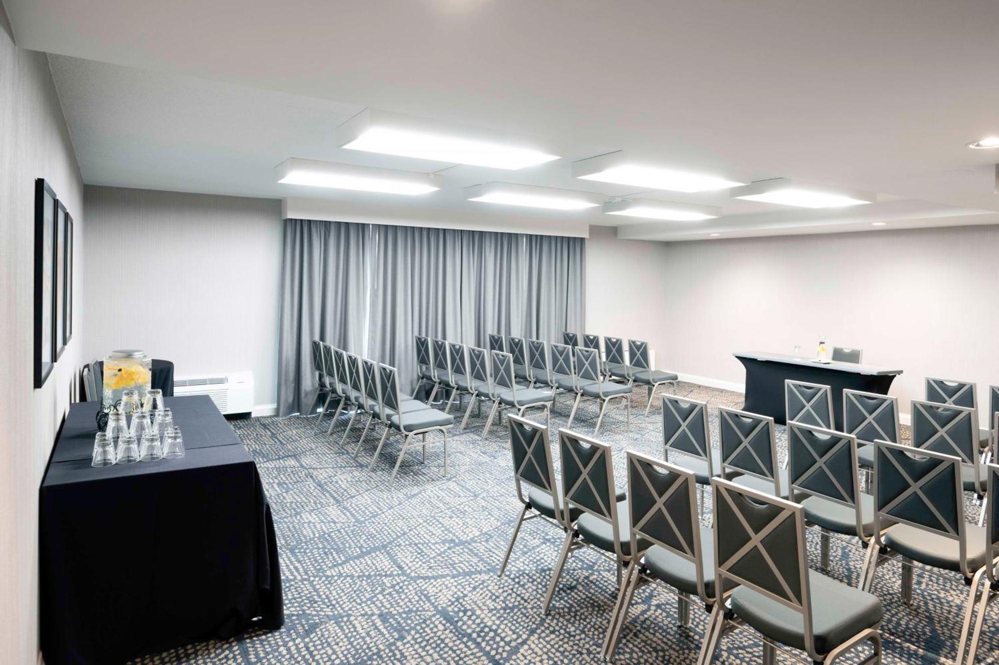 Doubletree By Hilton Hotel And Conference Center Chicago North Shore Skokie Εξωτερικό φωτογραφία