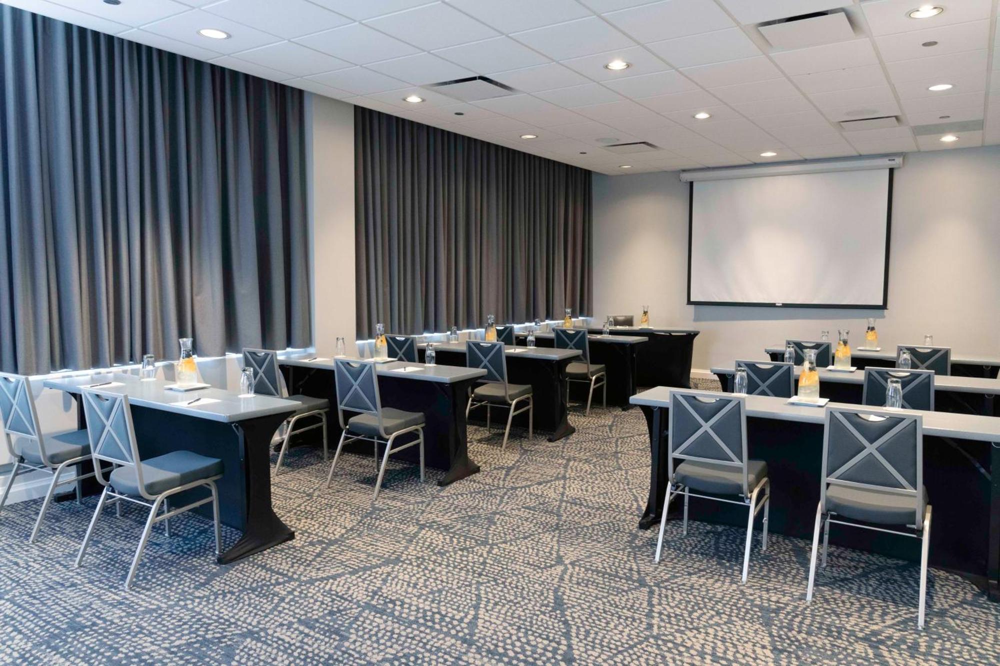 Doubletree By Hilton Hotel And Conference Center Chicago North Shore Skokie Εξωτερικό φωτογραφία