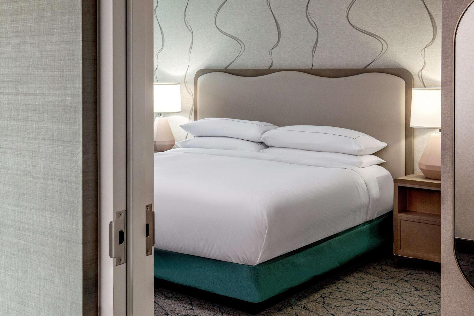 Doubletree By Hilton Hotel And Conference Center Chicago North Shore Skokie Εξωτερικό φωτογραφία