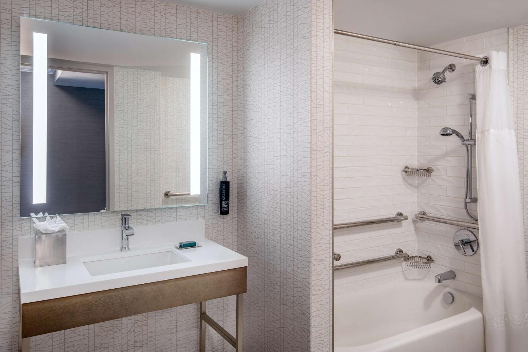 Doubletree By Hilton Hotel And Conference Center Chicago North Shore Skokie Εξωτερικό φωτογραφία