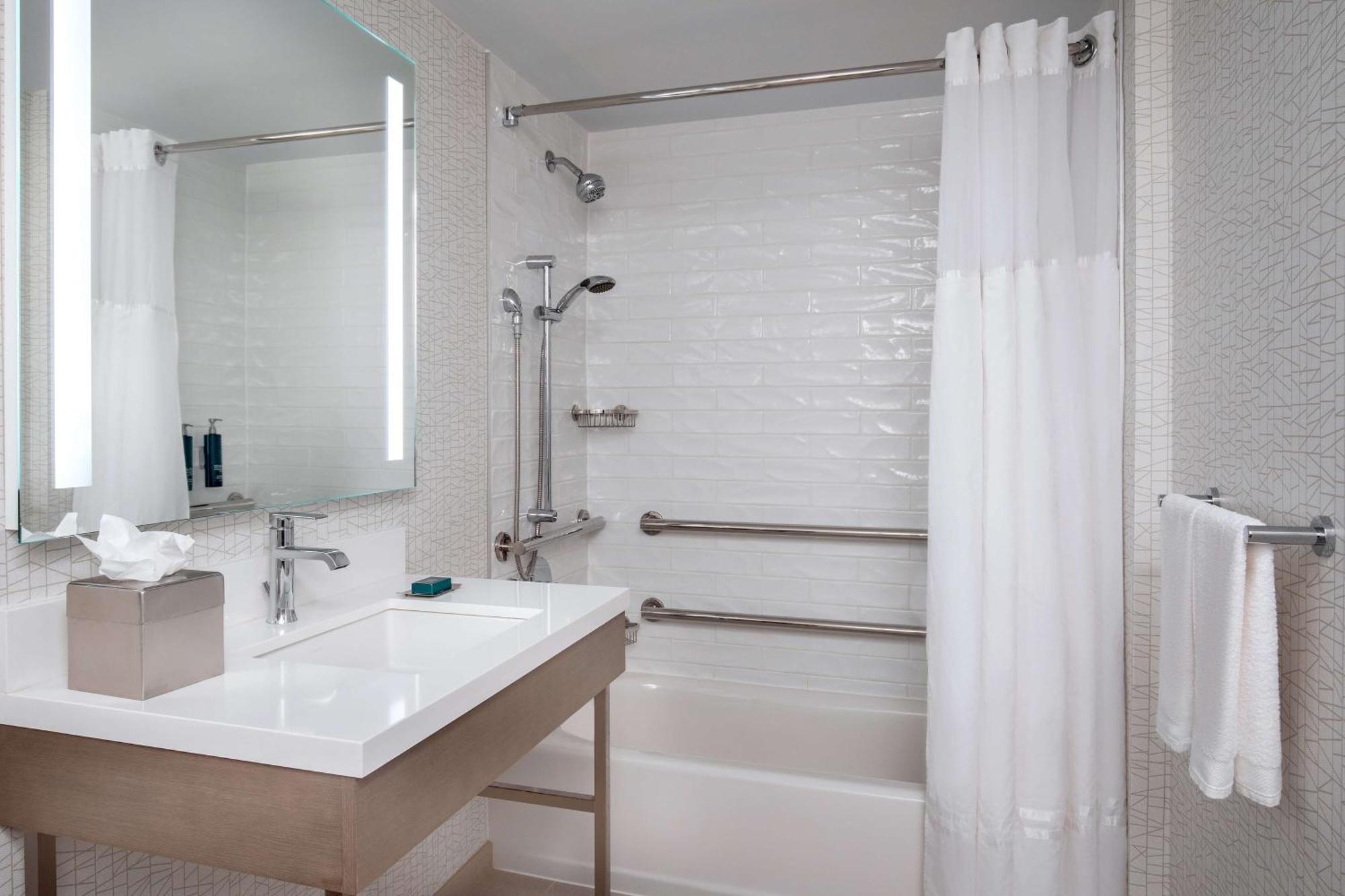 Doubletree By Hilton Hotel And Conference Center Chicago North Shore Skokie Εξωτερικό φωτογραφία