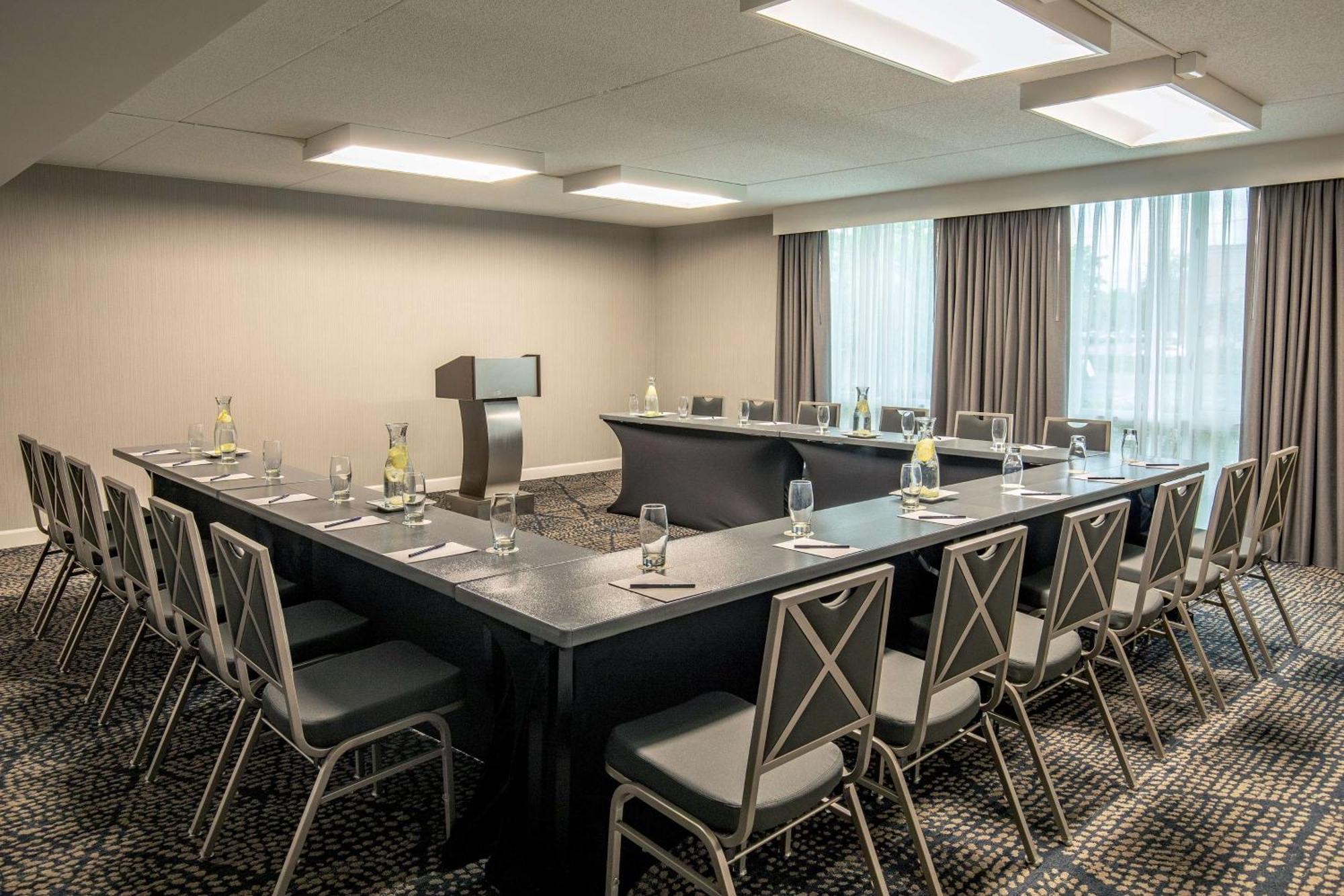 Doubletree By Hilton Hotel And Conference Center Chicago North Shore Skokie Εξωτερικό φωτογραφία