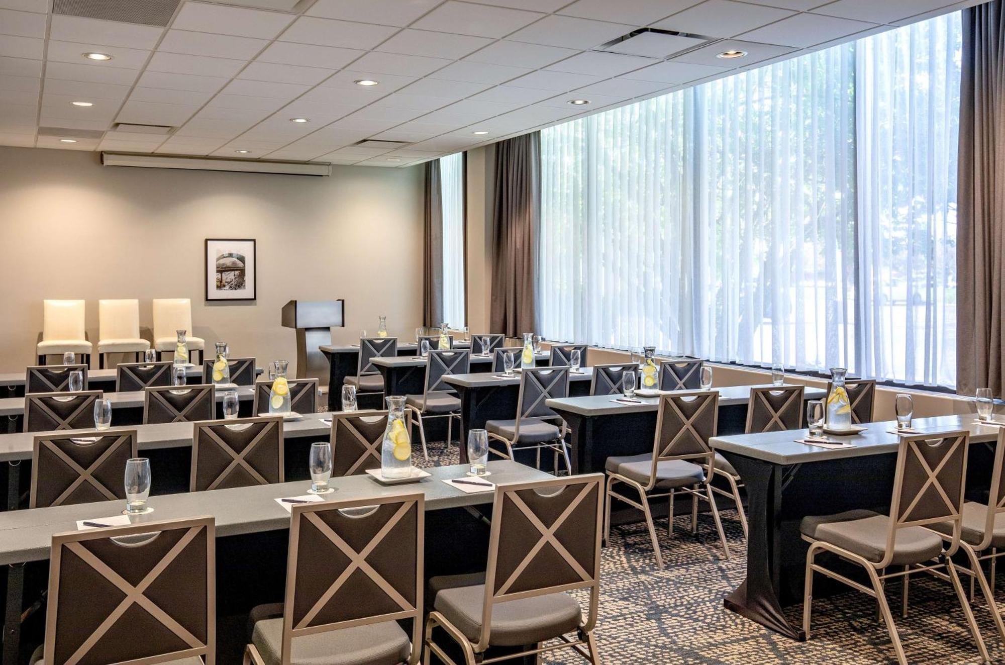 Doubletree By Hilton Hotel And Conference Center Chicago North Shore Skokie Εξωτερικό φωτογραφία