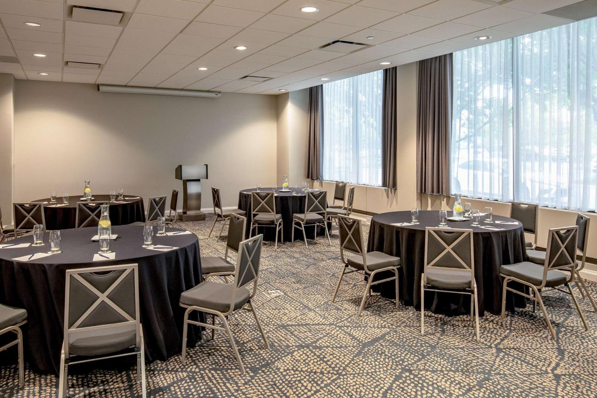 Doubletree By Hilton Hotel And Conference Center Chicago North Shore Skokie Εξωτερικό φωτογραφία
